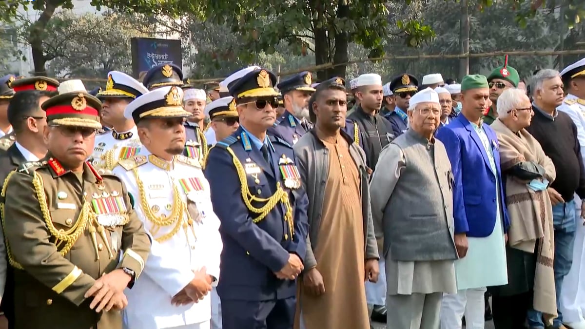 জানাজার কাতারে প্রধান উপদেষ্টা
