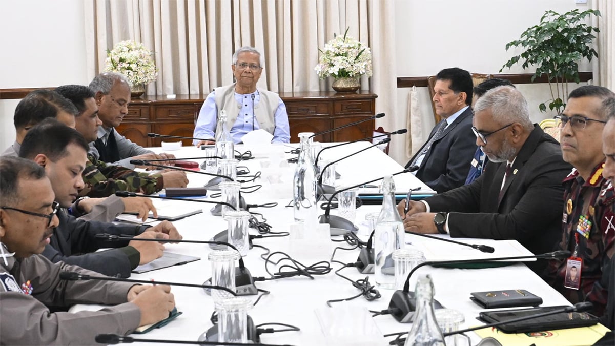 CA-Prof-Yunus-Chairs-Special-Security-Meeting-On-Sunday-21-12-2025