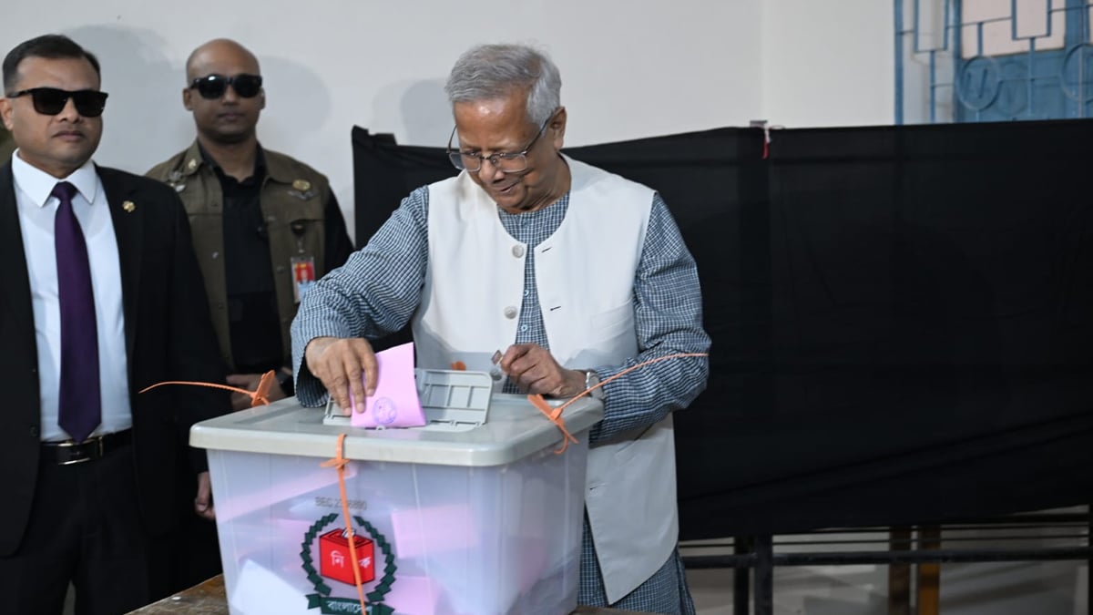 ভোট দিলেন প্রধান উপদেষ্টা