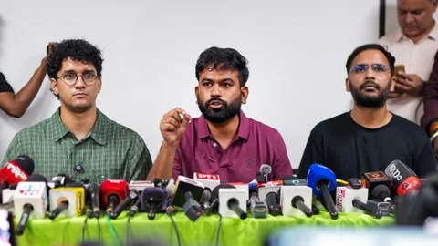 ভারতের সিইসির পদত্যাগের দাবিতে বৃহস্পতিবার ৪৮ ঘণ্টার আলটিমেটাম দিয়েছে সিজেপি। ছবি: পিটিআই