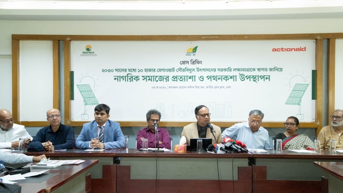 সৌরবিদ্যুৎ উৎপাদনের লক্ষ্যমাত্রা অর্জনে শুল্ক ও আমলাতান্ত্রিক জটিলতা কমানোর দাবি
