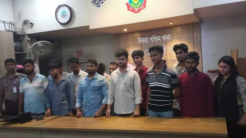 সাবেক এমপির বাসা থেকে গ্রেপ্তার ছাত্রলীগের ১৫ নেতাকর্মী। ছবি: সংগৃহীত