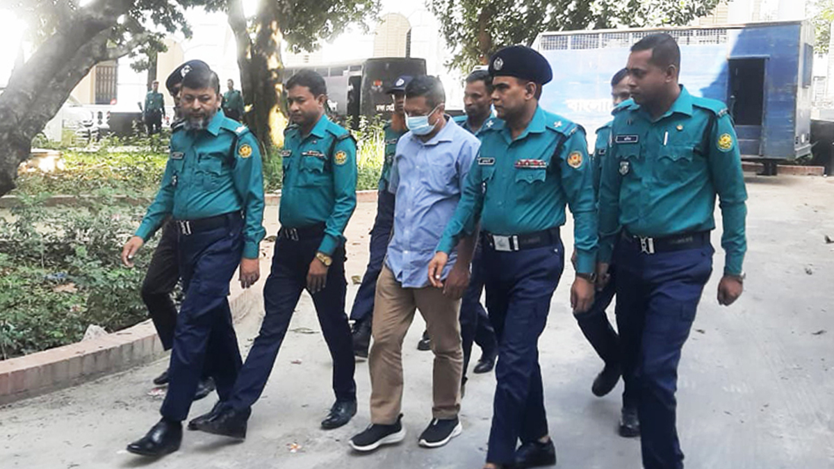 ট্রাইব্যুনালে নেওয়া হয়েছে সাবেক আইজিপি মামুনকে