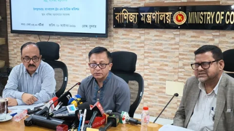 রমজানে পণ্যের ঘাটতি হবে না, ভোজ্যতেলের মূল্যবৃদ্ধির পরিকল্পনাও নেই: বাণিজ্যমন্ত্রী
