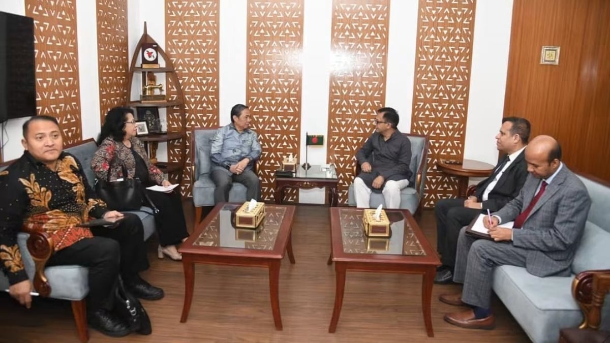 বাণিজ্য মন্ত্রণালয়ে বৈঠকে উপস্থিত দুই দেশের সংশ্লিষ্ট কর্মকর্তারা। ছবি: সংগৃহীত