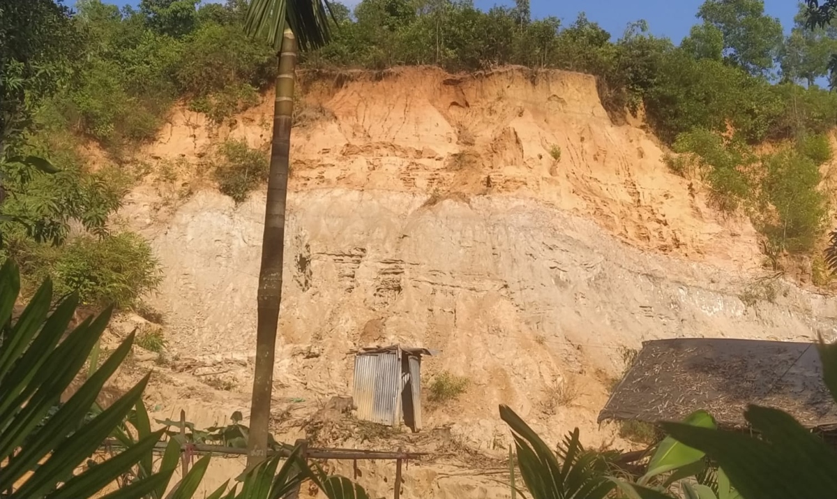 উখিয়ায় ইনানী রেঞ্জে বনরক্ষকরাই বনভক্ষক