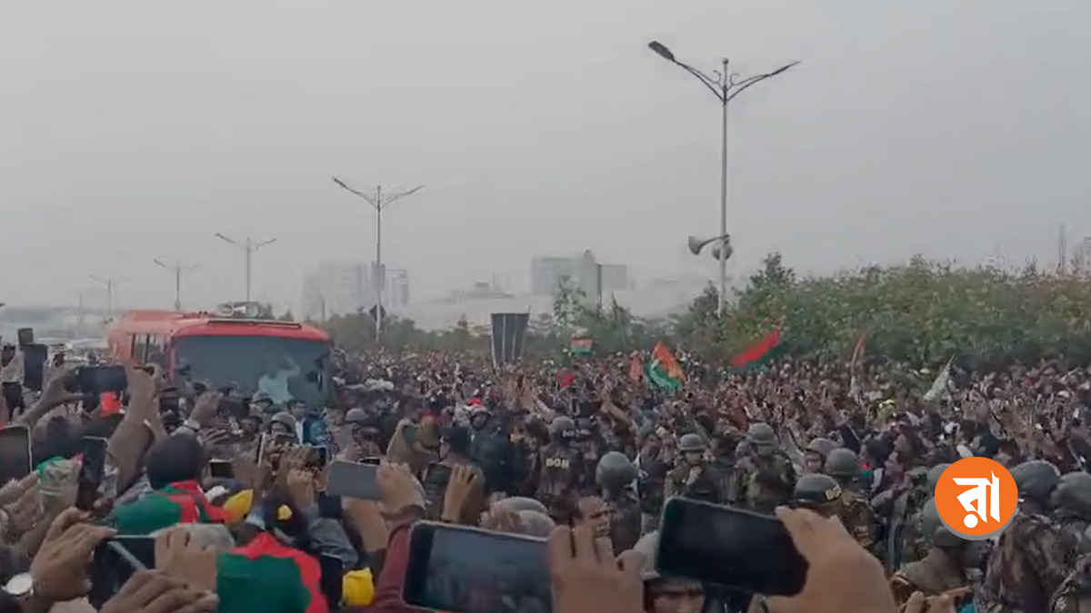 মানুষের স্রোত ঠেলে ৩৬ জুলাই এক্সপ্রেসওয়েতে তারেক রহমান