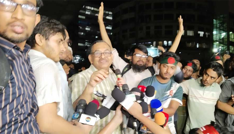 ডিএমপি কমিশনারের দুঃখ প্রকাশ, শাহবাগ ছাড়লেন আন্দোলনকারীরা