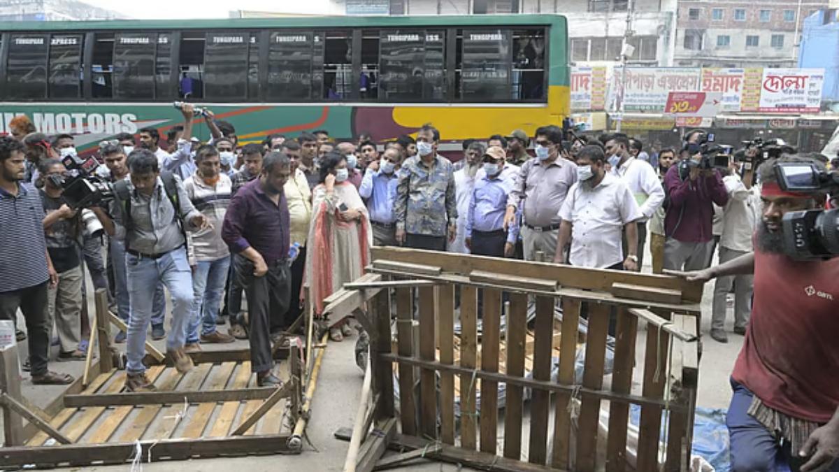 রাজধানীর গুলিস্তানে উচ্ছেদ অভিযান পরিদর্শনে ঢাকা দক্ষিণ সিটি করপোরেশনের (ডিএসসিসি) প্রশাসক আবদুস সালাম। ছবি: ডিএসসিসির সৌজন্যে