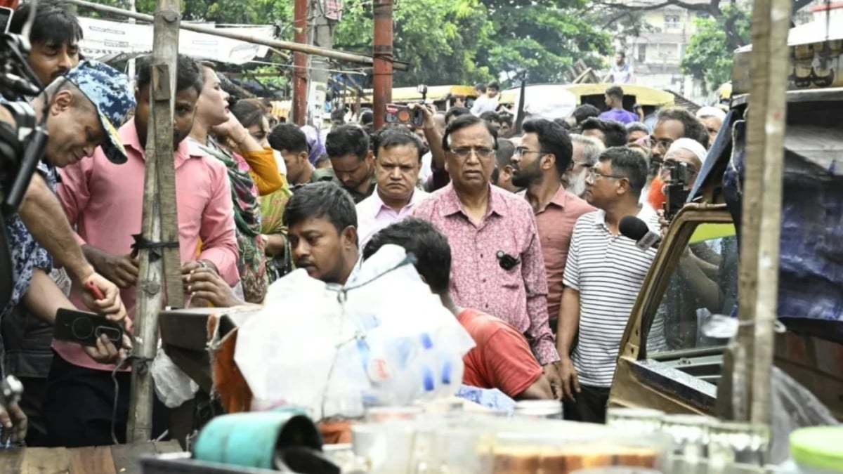 পল্টন-গুলিস্তানে সড়ক ও ফুটপাত দখলমুক্ত করতে অভিযান ডিএসসিসির
