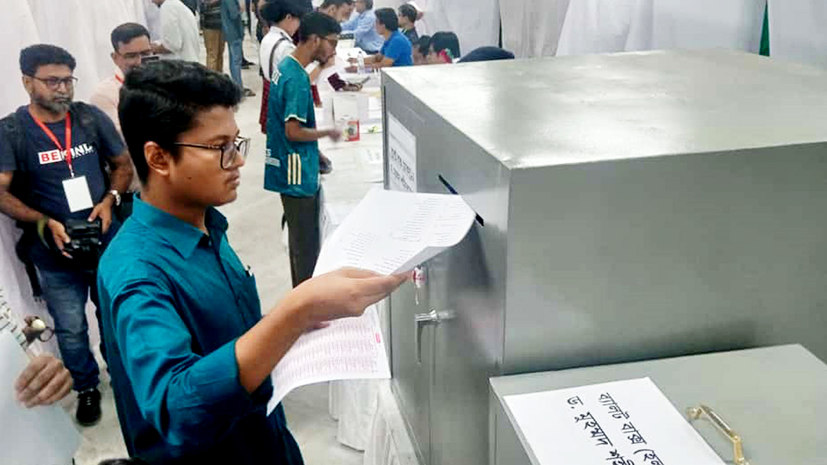৫ ঘণ্টাতেও ডাকসু নির্বাচনের ফলের আভাস নেই