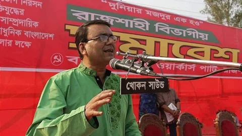 বাংলাদেশের ওয়ার্কার্স পার্টির কেন্দ্রীয় নেতা ও রাজশাহী মহানগর কমিটির সাধারণ সম্পাদক দেবাশীষ প্রামাণিক দেবু। ছবি: সংগৃহীত