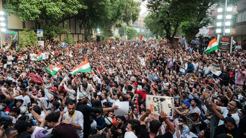প্রধান নির্বাচন কমিশনার জ্ঞানেশ কুমারের পদত্যাগের দাবিতে সিজেপি প্রতিষ্ঠাতা অভিজিৎ দীপকের নেতৃত্বে বিক্ষোভ করেন আন্দোলনকারীরা। ২ অক্টোবর ২০২৬। ফাইল ছবি: এএনআই