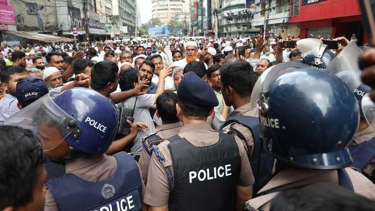 Demonstrators clash with police over Islami Bank chairman appointment (1)