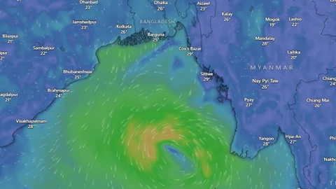 পূর্বমধ্য ও সংলগ্ন দক্ষিণপূর্ব বঙ্গোপসাগরে অবস্থান করছে নিম্নচাপ, যা বুধবার নাগাদ অতি প্রবল ঘূর্ণিঝড়ে রূপ নিয়ে ভারতের অন্ধ্রপ্রদেশের উপকূলে আছড়ে পড়তে পারে। ছবি: রোববার দুপুরে উইন্ডি ডটকম থেকে নেওয়া