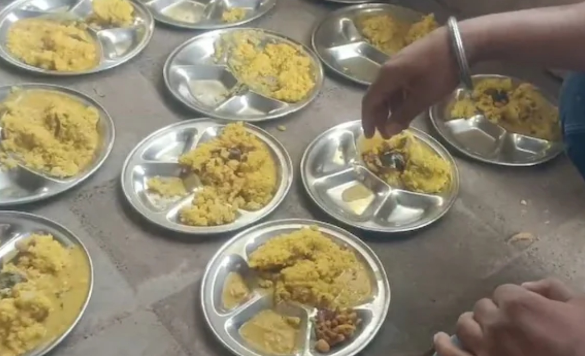 ডিটারজেন্ট পাউডার দিয়ে রান্না করা খাবার। ছবি: সংগৃহীত