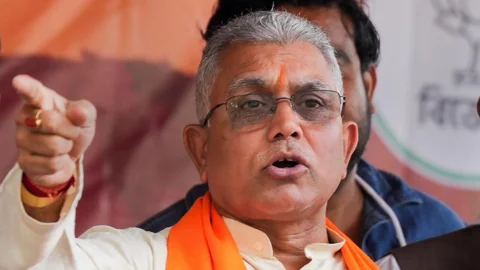 পশ্চিমবঙ্গের পঞ্চায়েত ও গ্রামোন্নয়নমন্ত্রী দিলীপ ঘোষ। ফাইল ছবি