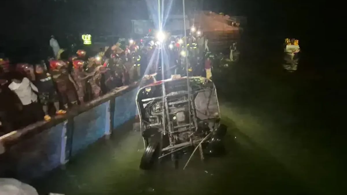 Doulatdia-Bus-Accident