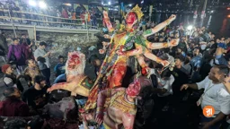 আনন্দ-বিষাদে দেবী দুর্গাকে বিদায়, বিসর্জনে শেষ দুর্গোৎসব