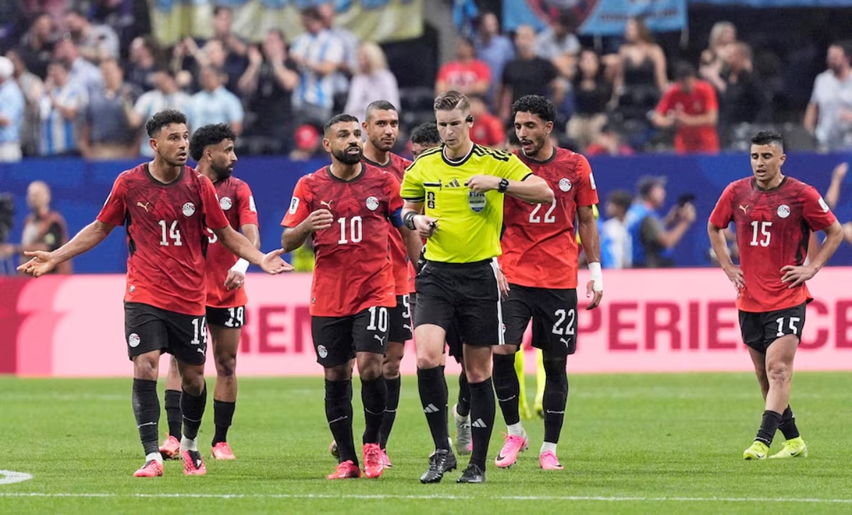 Egypt coach blasts refereeing and turns his back on World Cup
