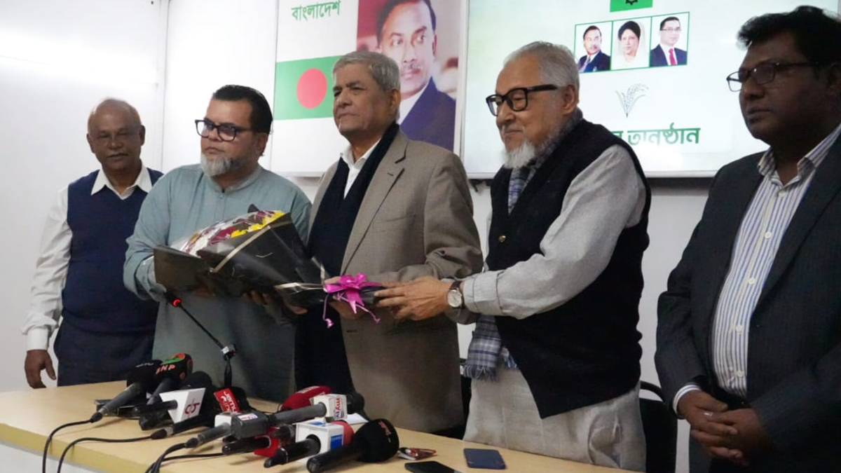 সোমবার নিজের দল বিলুপ্ত করে নেতাকর্মীদের নিয়ে বিএনপিতে যোগ দেন জাতীয় দলের চেয়ারম্যান এহসানুল হুদা। ফাইল ছবি