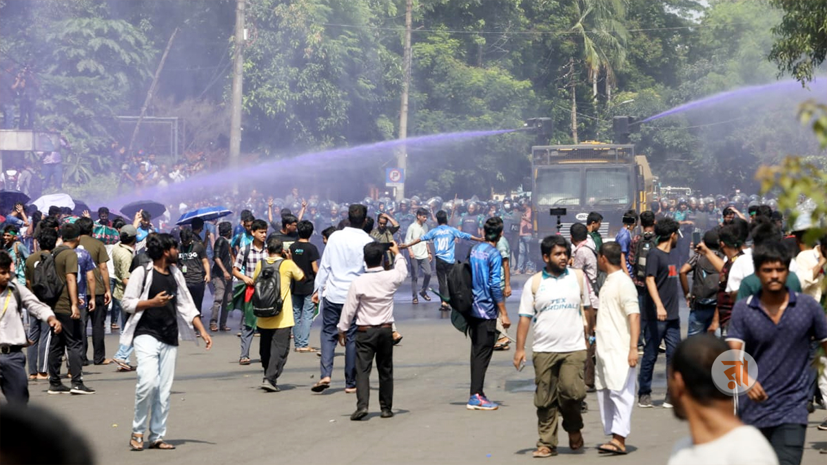 Engineering Students Protest News Photo 27-08-2025 (1)