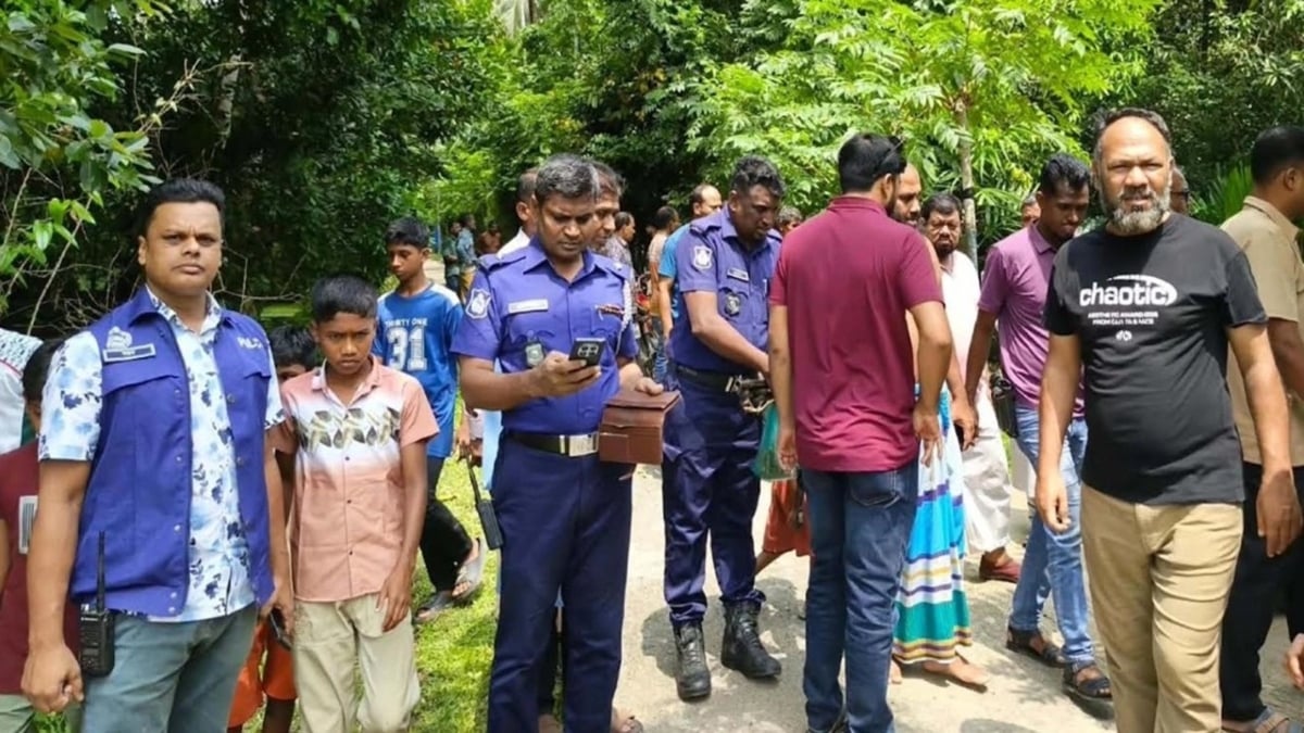 ফকিরহাটে ডাকাতিতে ব্যর্থ, পালানোর সময় ডাকাত দলের ককটেলে আহত ২