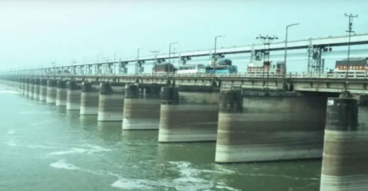 ‘ফারাক্কা বাঁধের সব গেট খুললেও বন্যার শঙ্কা নেই’