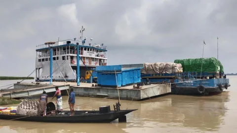 ঘাটে নোঙ্গর করেছে ফেরি ক্যামেলিয়া। ফাইল ছবি