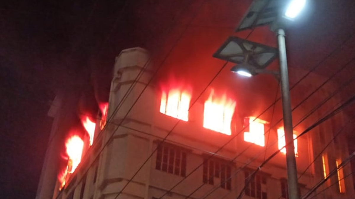 দেড় ঘণ্টার চেষ্টায় কালশীর পোশাক কারখানার আগুন নিয়ন্ত্রণে