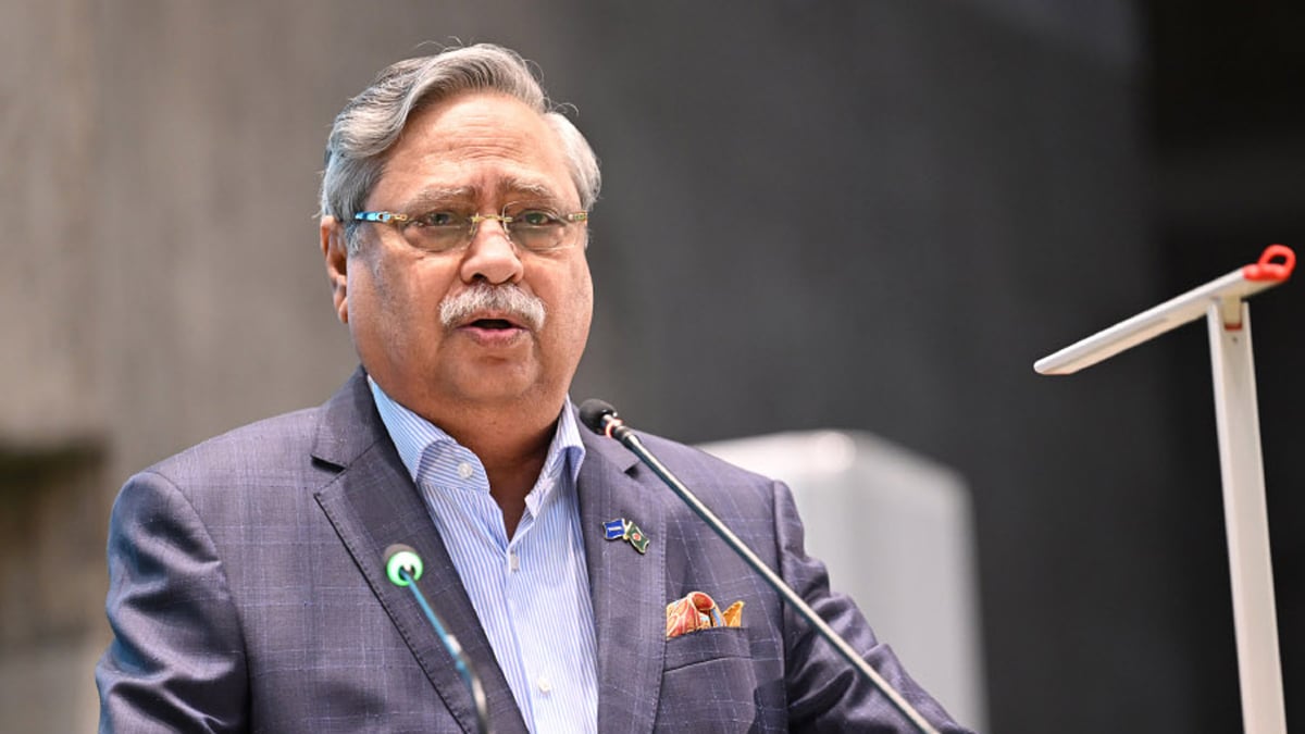 রীতি অনুযায়ী সংসদের প্রথম অধিবেশনের প্রথম দিনের শেষ কার্যক্রম হিসেবে ভাষণ দেন রাষ্ট্রপতি মো. সাহাবুদ্দিন। ছবি: পিআইডি