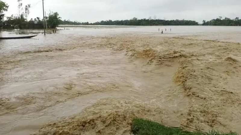 Five rivers swelling due to mountain runoff and rain; water levels above danger mark at nine points.