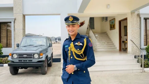 বিমান বাহিনীর সাবেক ফ্লাইট লেফটেন্যান্ট তাহসিফ সুরি