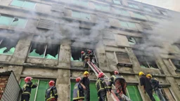 গাজীপুরে পোশাক কারখানার আগুন সাড়ে ৩ ঘণ্টা পর নিয়ন্ত্রণে