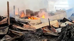 গাজীপুরে আগুনে পুড়ল মসজিদ, ঝুট গুদামসহ দোকানপাট