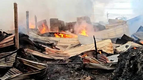 আগুনে মসজিদ, ঝুট ও তুলার গুদামসহ বেশ কয়েকটি দোকানপাট পুড়ে গেছে। ছবি: সংগৃহীত