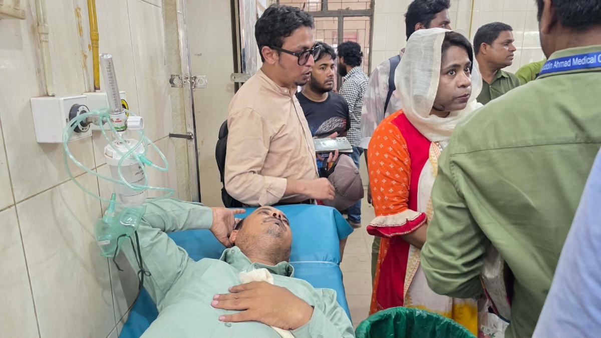 গাজীপুরে পুলিশ বক্সে ঢুকে সাংবাদিকের ওপর হামলা, আটক ১