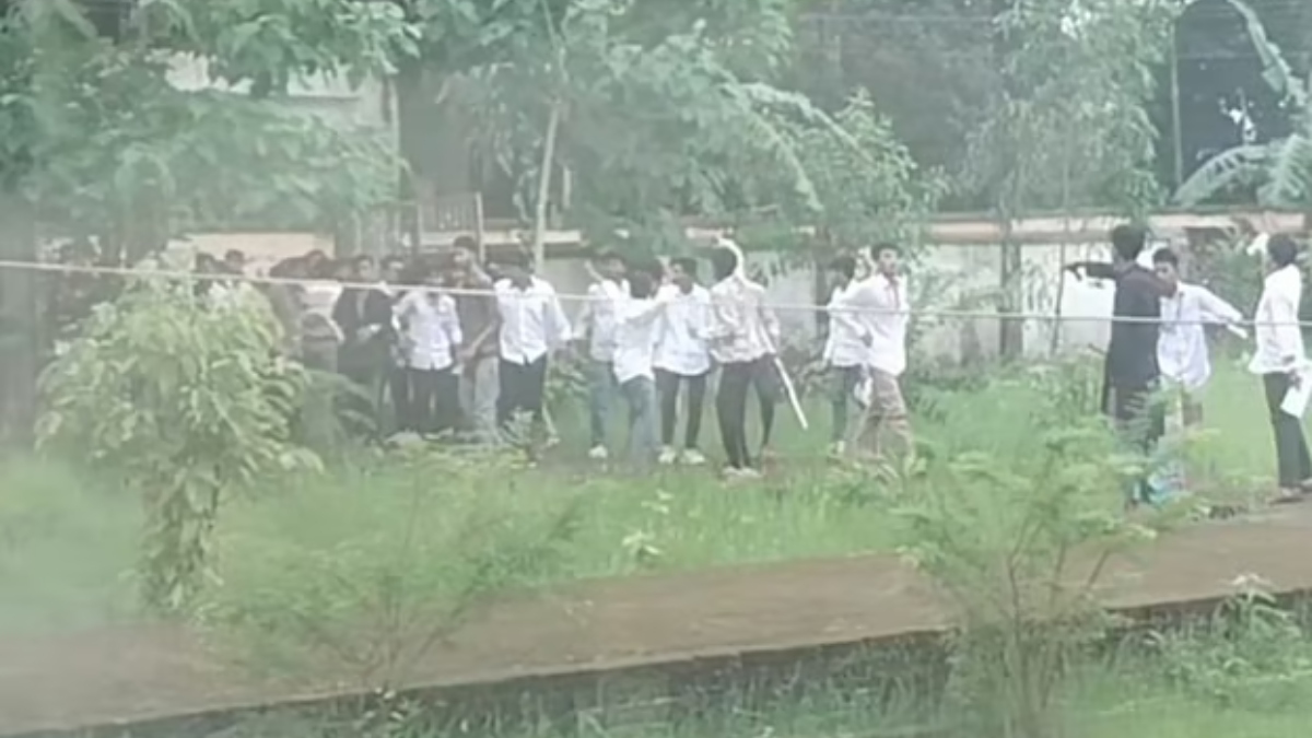 নকলের সুযোগ না পেয়ে ভোলায় এইচএসসি পরীক্ষার কেন্দ্র ভাঙচুর