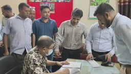 হাসপাতাল পরিদর্শনে গিয়ে পাননি ৫ চিকিৎসককে, ব্যবস্থার নির্দেশ স্বাস্থ্যমন্ত্রীর