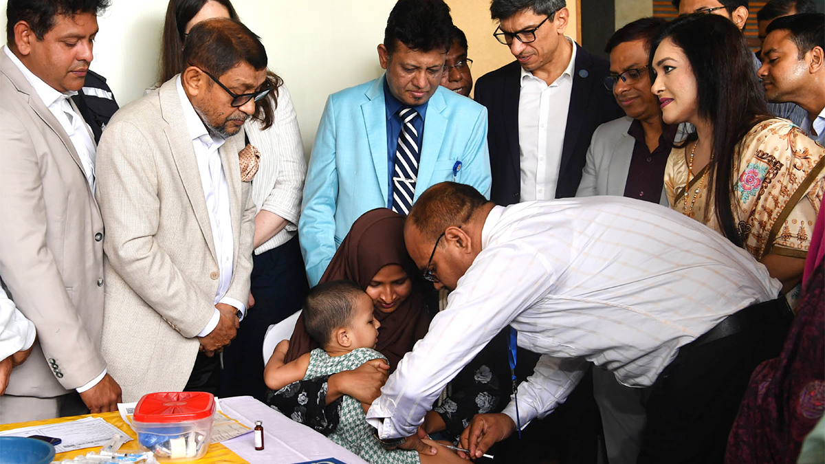 Health-Minister-Inaugerates-Measles-Vaccine-In-Zinda-Park-20-04-2026