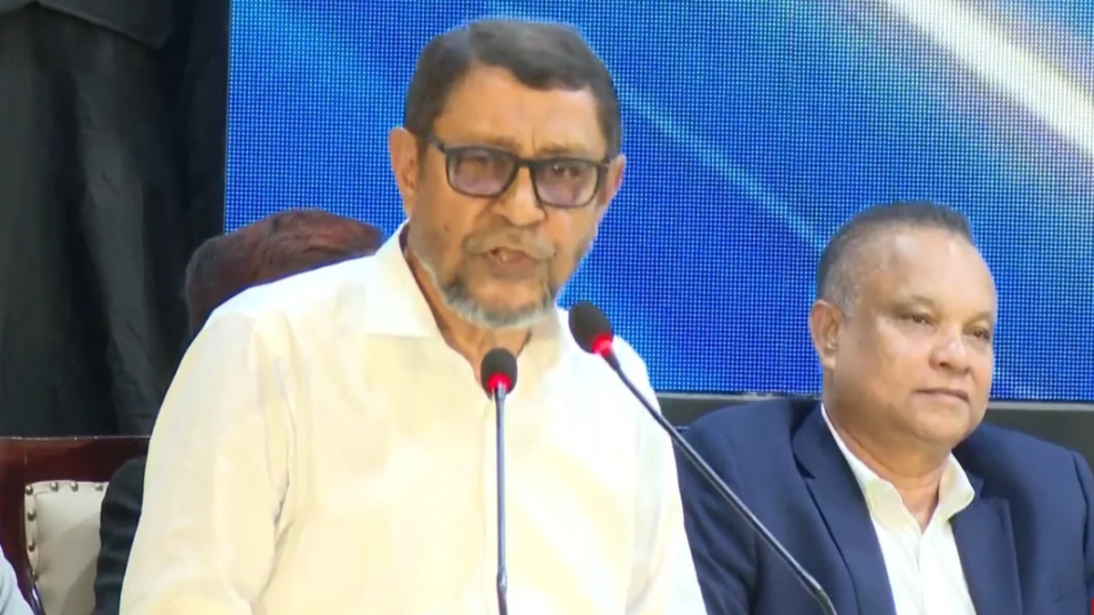 চিকিৎসকের হাসিমুখে কথা রোগীকে অর্ধেক সুস্থ করে দিতে পারে: স্বাস্থ্যমন্ত্রী