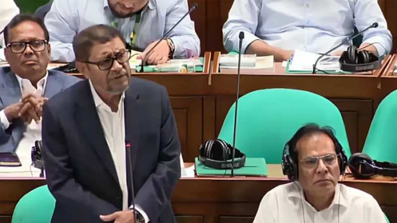 Health Minister announces recruitment of 100,000 health sector workers