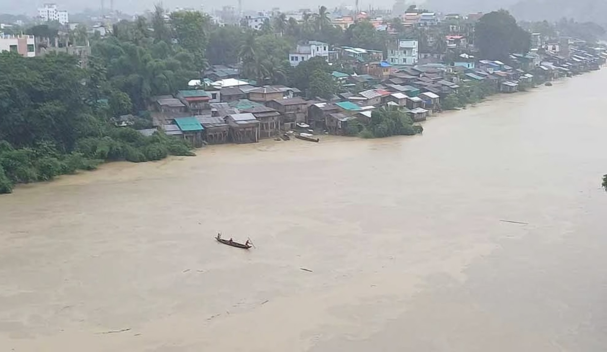 সাঙ্গু নদীর পানি বিপৎসীমার ওপর দিয়ে প্রবাহিত হচ্ছে। ছবি: সংগৃহীত