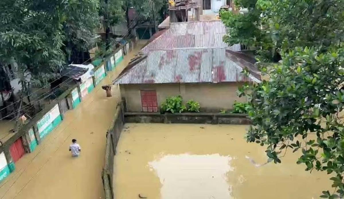 Heavy Rains Flood Low-Lying Areas of Bandarban, Hundreds of Families Take Shelter