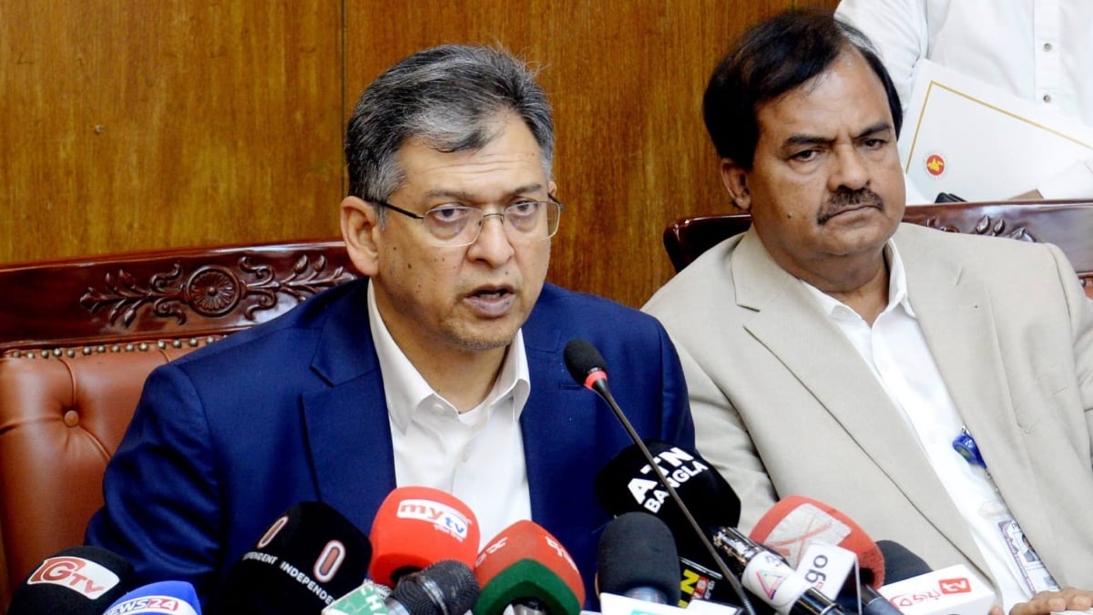 মিরপুরে স্বাস্থ্যকেন্দ্র গুঁড়িয়ে দেওয়ার ঘটনায় স্থানীয় এমপির বিরুদ্ধে তদন্ত চলছে: স্বরাষ্ট্রমন্ত্রী
