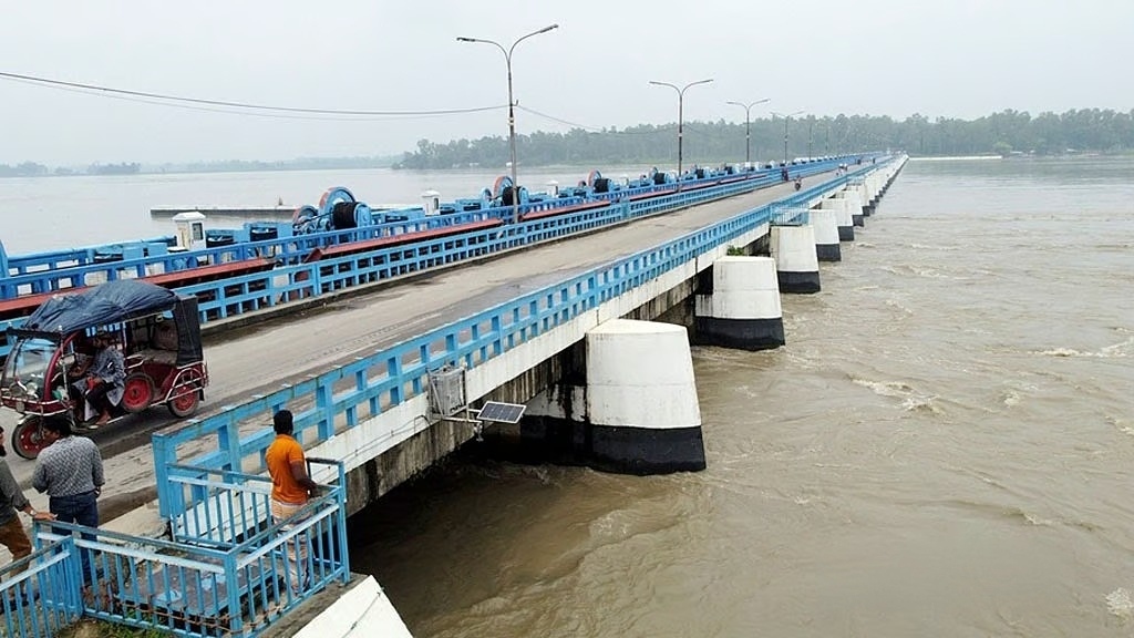 তিস্তা নদীর পানি বিপৎসীমার উপরে, বন্যা আতঙ্ক