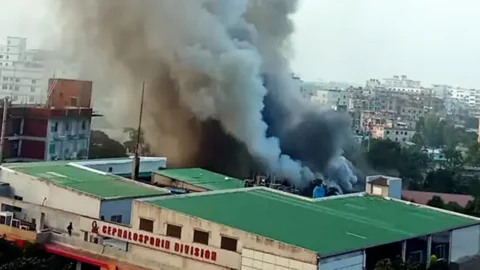 গাজীপুরে ইবনে সিনার কারখানায় আগুন, নিয়ন্ত্রণে ফায়ার সার্ভিসের ৮ ইউনিট