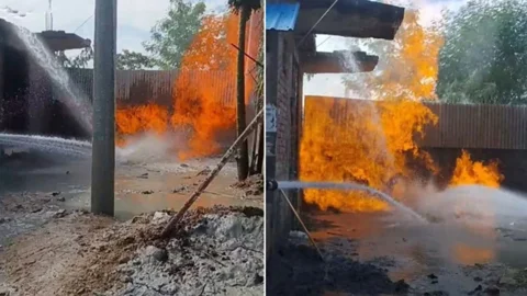আগুন লাগার তিন ঘণ্টা পরও তা নিয়ন্ত্রণে আনতে পারেনি ফায়ার সার্ভিস। ছবি: সংগৃহীত