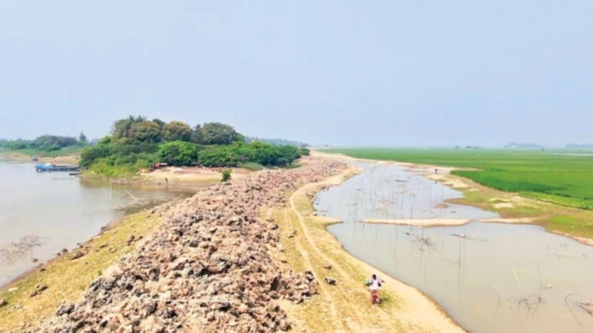 Incomplete-dam-work-sparks-fear-of-crop-loss-in-Sunamganj-haor-areas