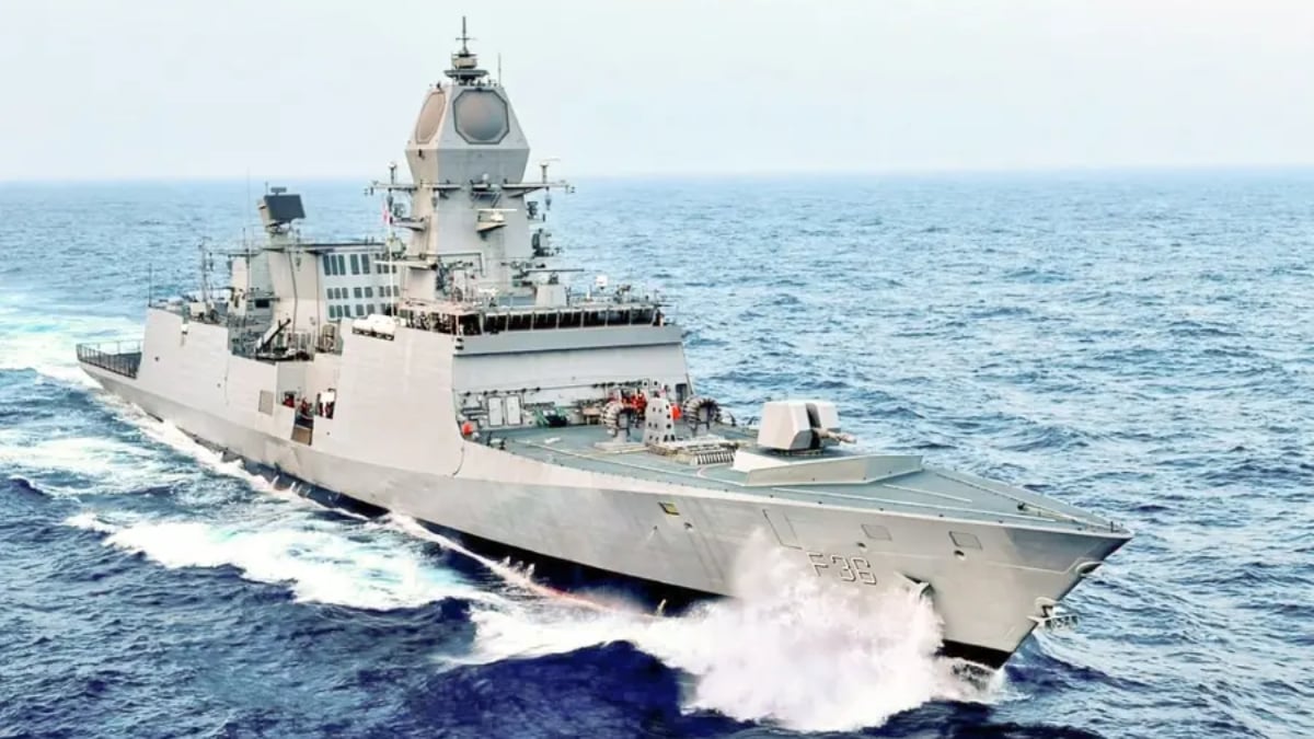 যুদ্ধজাহাজের সঙ্গে পাকিস্তানি নৌযানের সংঘর্ষ, কড়া প্রতিবাদ ভারতের